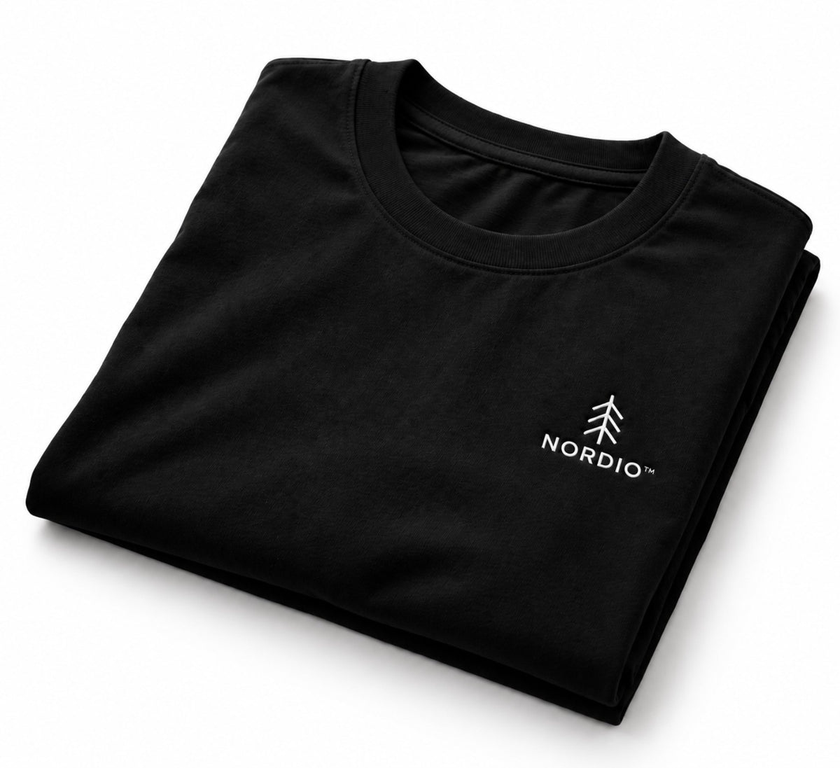 NORDIO Black T-shirt – hajtogatva, fehér háttérrel