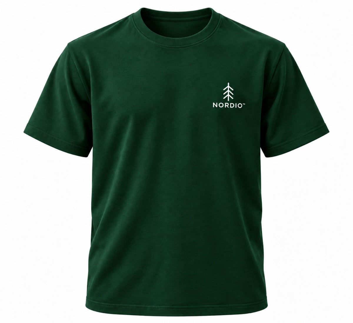 NORDIO Forest Green T-shirt – elöl, mini fenyő logóval