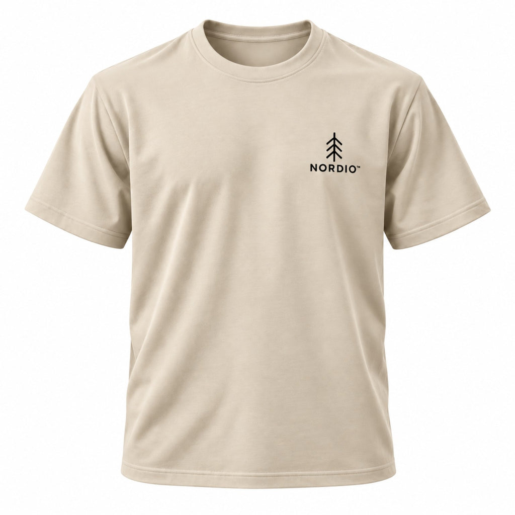 NORDIO Sand T-shirt – elöl, mini fenyő logóval
